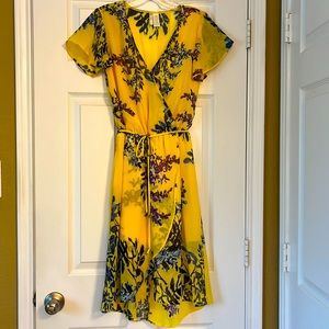 Spring short long dress small light and super cute. Waist is 25 stretches to 29